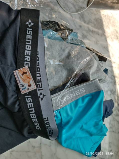 Giao hàng không đúng mẫu.
Hình 1 là hình muốn mua.
Hình 2 là hình giao.
Đề nghị đổi lại đúng mặt hàng đã chọn.