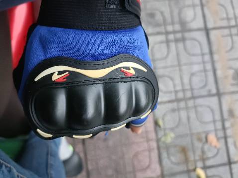 Găng tay gì đeo 1 ngày đã rách chỉ, rồi vải xanh thì tự nhiên sần sùi lên, bán hàng dởm vậy shop Găng tay gì đeo 1 ngày đã rách chỉ, rồi vải xanh thì tự nhiên sần sùi lên, bán hàng dởm vậy shop