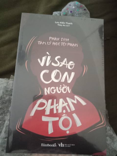 Chưa đọc chưa biết thế nào nma trong các quyển mk mua thì còn nguyên túi bọc, đẹp,giá rẻ hơn bth