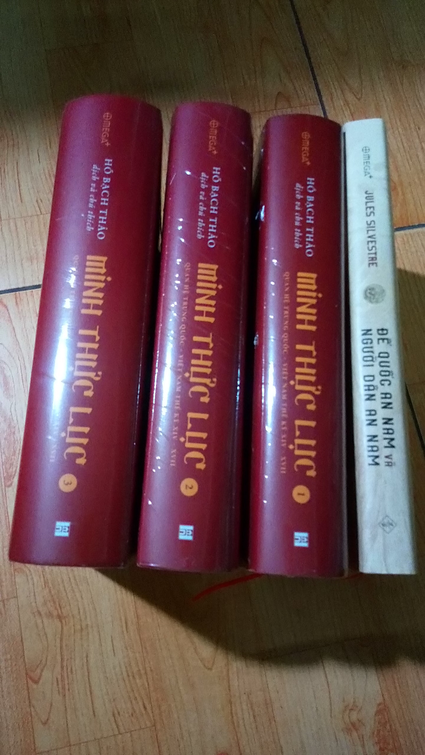 sach rat dep, noi dung hay. nhung tiec la khong duoc lam thanh boxset thi tuyet voi hon nua. Tiki giao hang nhanh. nhung nen chu y gio dang mua nen co boc nilon ben ngoai, may la chi moi uot thung carton chua uot sach. uot sach thi dung la te tua con chuon chuon lun. hihihihi.