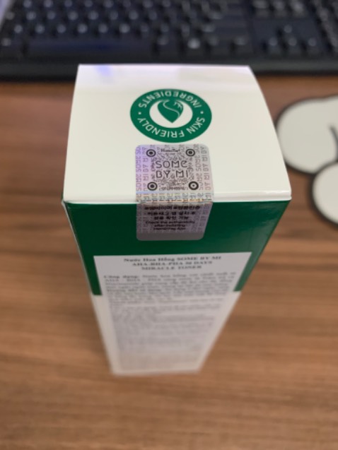Còn đầy đủ tem niêm phong và đát xa. Mới xài loại màu đỏ thôi nên chưa biết loại màu xanh này có hợp với da ko. Vẫn cho 5 sao vì khâu đóng gói.