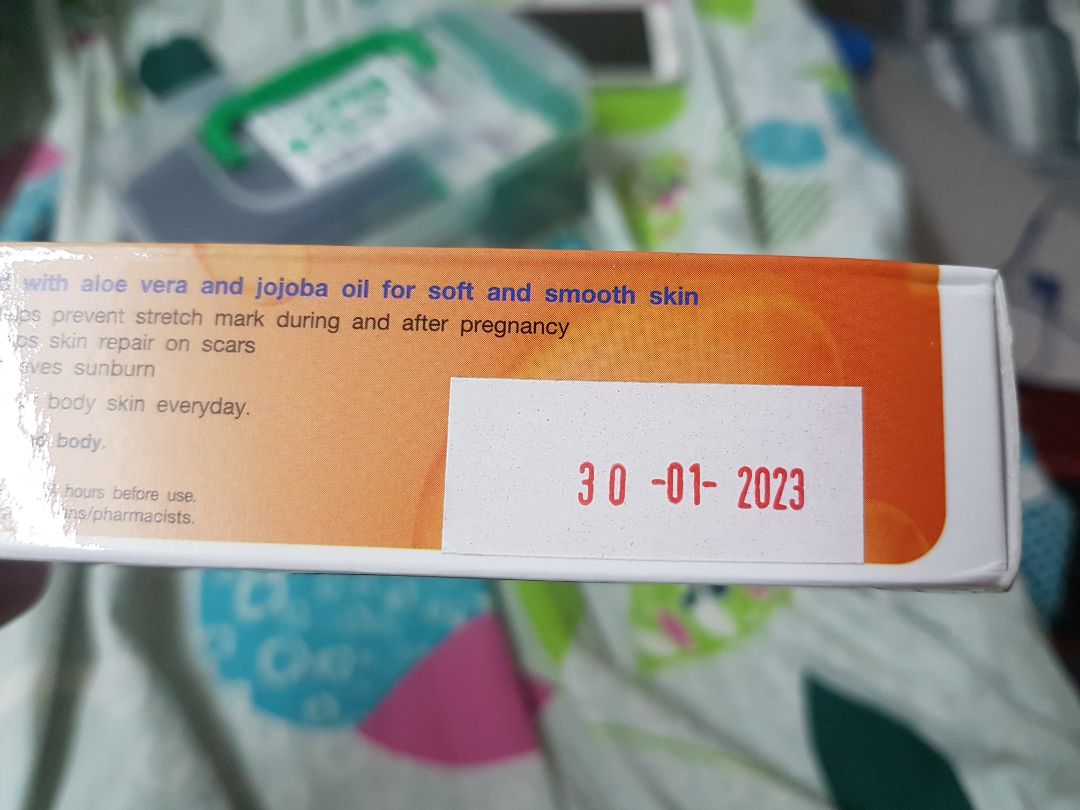 Nhà cung cấp Khải Toàn đã cố tình che date của sản phẩm, rồi dán date khác lên. Cảm thấy không được vui khi nhận sản phẩm như thế này. Nếu ai có mua thì mua của NCC khác để được date mới hơn. Nhà cung cấp Khải Toàn đã cố tình che date của sản phẩm, rồi dán date khác lên. Cảm thấy không được vui khi nhận sản phẩm như thế này. Nếu ai có mua thì mua của NCC khác để được date mới hơn.