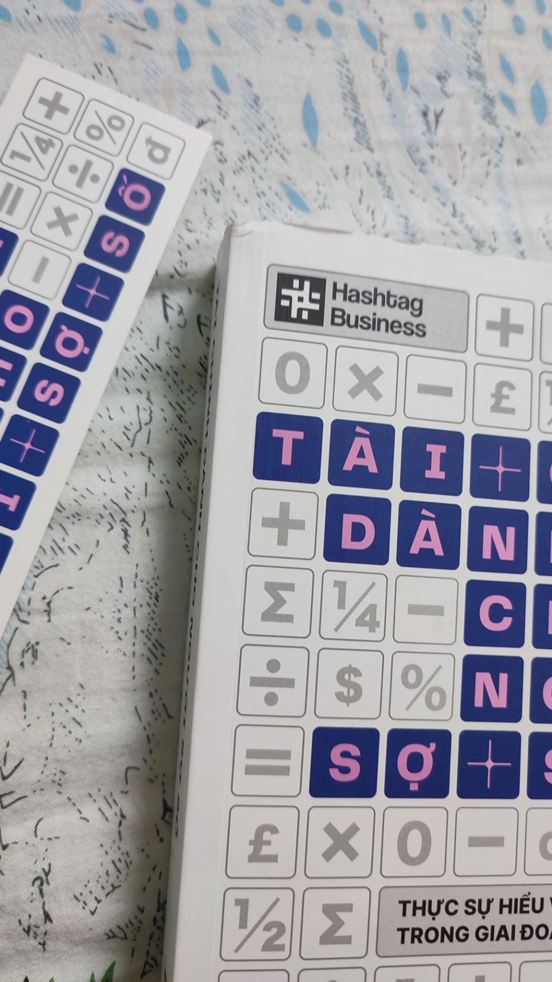 Chưa bao giờ thất vọng về chất lượng sách và thời gian giao sách của Tiki
nhưng cơ 1 góp lý nhỏ là mình có thể bọc hoặc độn xốp or giấy vào để bảo quản sách. Bỏ tiền mua mà nhận được 1 cuốn sách nhăn hay móp góc như này cũng hụt hẫn nhẹ