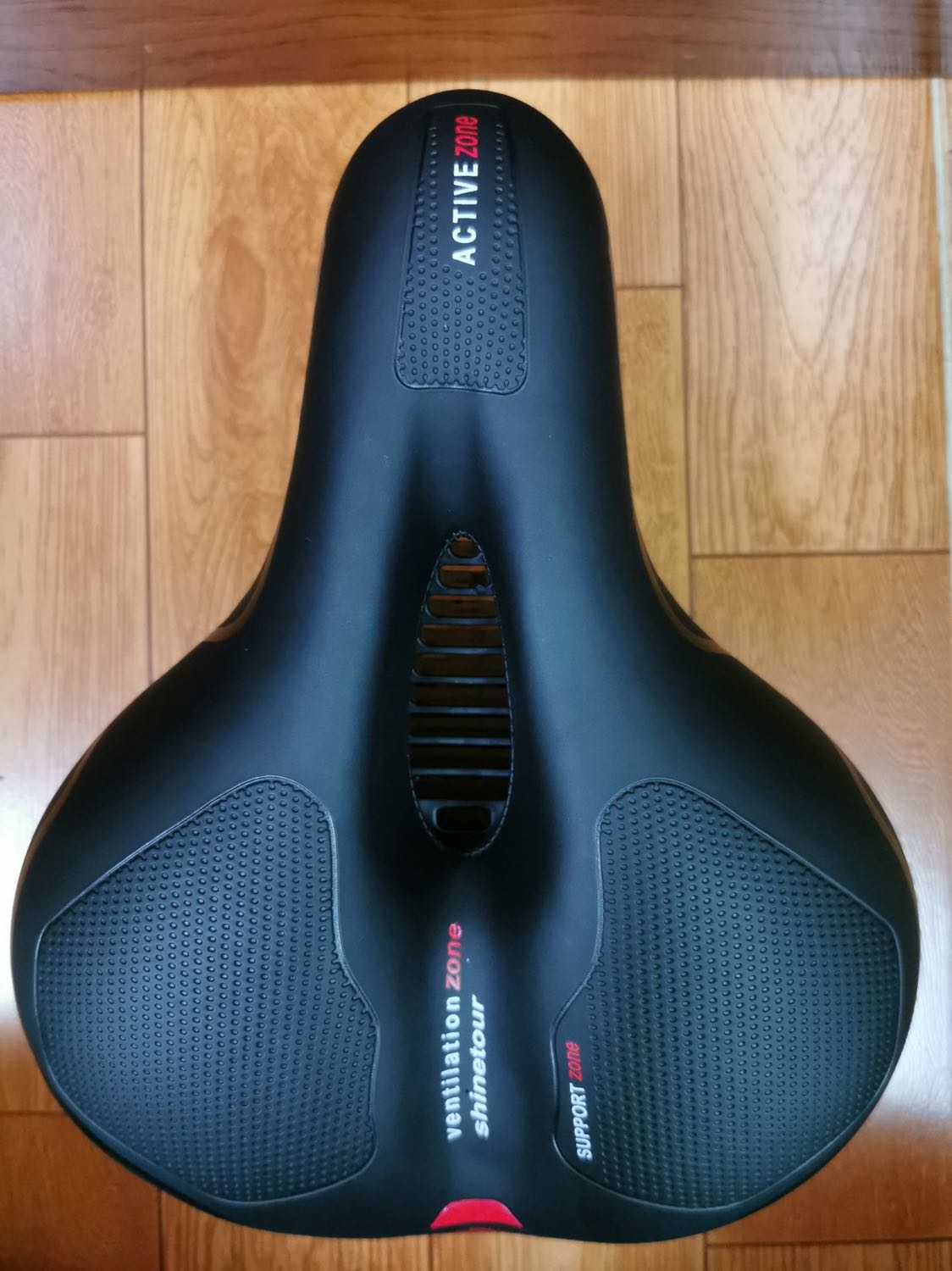 Mua 2 cái yên mà cái nào cũng ưng. Cho bạn 1 chiếc, mình 1 chiếc đều ổn lắm
Ngồi rất êm sướng, êm, dày dặn mà shop cũng hỏi han sau khi nhận được hàng nên thấy rất ok vì chăm sóc khách hàng như vậy là phải rùi
Lò xo dưới yên làm mình ngồi thảm giác rất thoải mái
Nói chung vì store quan tâm khách nên review có tâm lại thui. Có qua lại sau nay nhớ giảm mình nếu mình giới thịu cho nhé