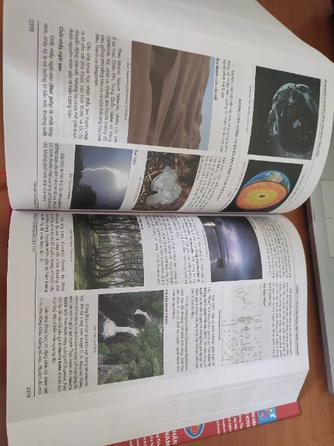 Sách to, dày, rất choáng ngợp luôn.
Giao hàng thì nhanh, lại đúng lúc mua được mã astra nên giảm còn có 1.150.000 (tính cả giá mua mã).
Gáy đóng chắc chắn. Rất ưng ý.
Uớc ao lâu rồi cuối cùng cũng rước được em ấy về.