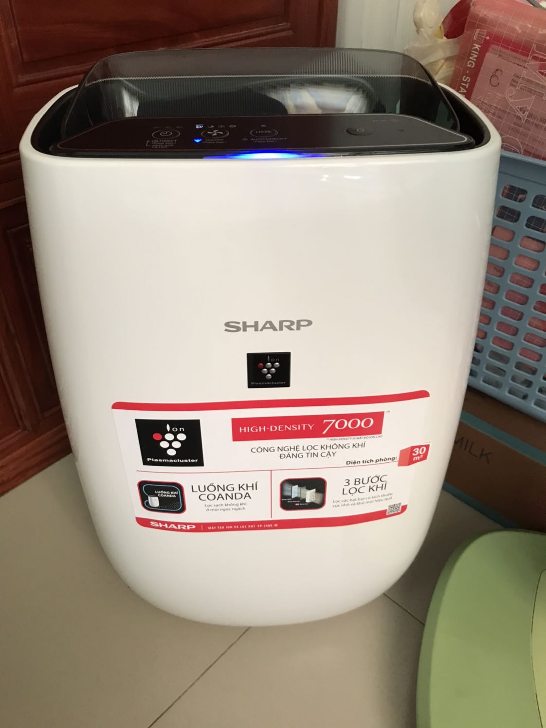 Đặt hàng ngày 25/05 - 27/05 đã giao rồi. SP giao nhanh
Mình sử dụng thử rồi mới viết đánh giá cho khách quan
máy oke. Phát hiện bụi có chuyển màu cam. Xịt thử nước hoa gần máy , máy chuyển sang màu đỏ một hồi phòng hết mùi nước hoa. 
Máy gọn nhẹ cũng dễ di chuyển phù hợp với phòng nhỏ Đặt hàng ngày 25/05 - 27/05 đã giao rồi. SP giao nhanh
Mình sử dụng thử rồi mới viết đánh giá cho khách quan
máy oke. Phát hiện bụi có chuyển màu cam. Xịt thử nước hoa gần máy , máy chuyển sang màu đỏ một hồi phòng hết mùi nước hoa. 
Máy gọn nhẹ cũng dễ di chuyển phù hợp với phòng nhỏ