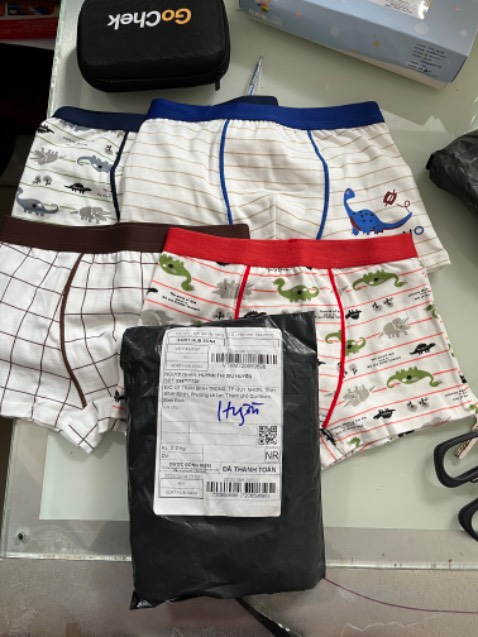 Chất vải hơí nhám, bí, mình nghĩ thích hợp cho bé mặc quần trong