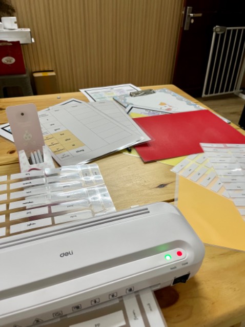 Máy gọn nhẹ, vận hành tốt và an toàn. Chất lượng ko khác gì máy to ở tiệm, duy chỉ có tốc độ tương đối chậm. Mình ép ít nên cũng ko cần tốc độ quá nhanh. Mình mua để ép học cụ, sử dụng cá nhân nên như vầy là quá tốt so với giá tiền. Vote 5 sao.