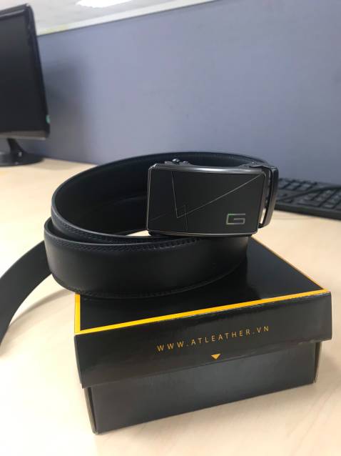 Trước giờ ko dám mua mấy món này trên mạng vì thấy nhiều phốt quá, mà thấy có xuất xứ rõ ràng nên thử mua, ko ngờ sản phẩm đúng như hình, mặt dây loại nhám khó bong tróc sơn, chất liệu thép theo mình sẽ ko bị gỉ, chất liệu da bóng nhìn sang chảnh, nói chung là hợp gu mình