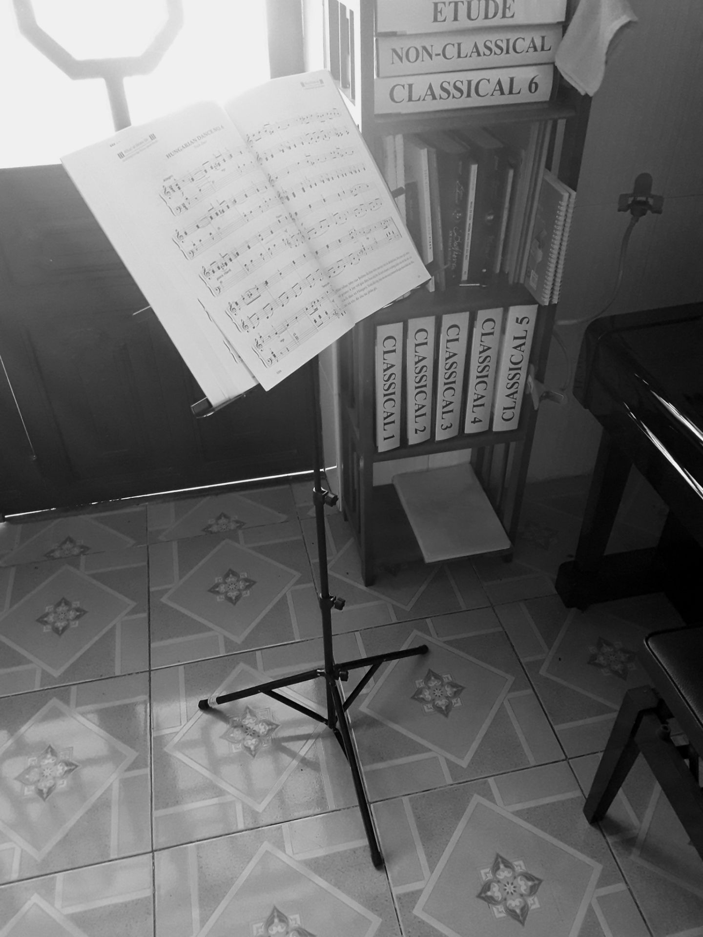 Ổn đó mọi người.  Điểm cộng là khả năng "biến hình" nhỏ gọn, dễ mang đi xa.