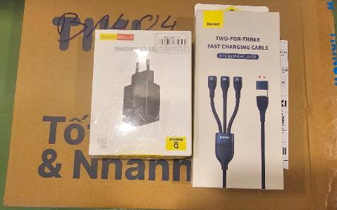 Tiki mãi đỉnh. Đóng gói quá xịn xò, chỉ hơi tiếc hộp đẹp lại xếp cất đi.
Xạc nhìn có vẻ xịn, cắm thấy chắc chắn