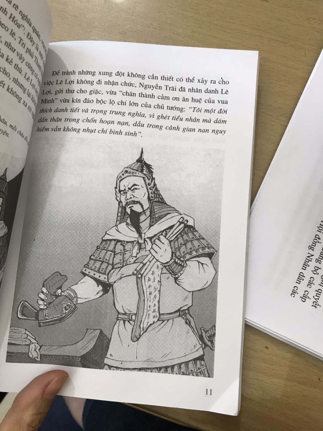 Một cách tiếp cận kiến thức lịch sử mới. Sách vẽ minh hoạ rất đẹp. Nội dung cũng được biên tập ngắn gọn, dễ hiểu hơn với độ tuổi của các bạn nhỏ. Cần có thêm nhiều bộ sách có nội dung tương tự, giúp các bạn nhỏ học lịch sử đc dễ dàng hơn.