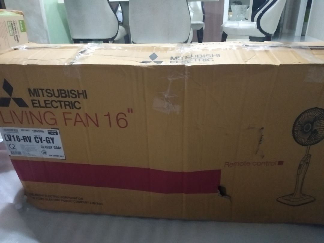 Hàng giao nhanh, bao bì ngoài cẩn thận nhưng bao bì đóng gói quạt thì rách. Nhưng may mắn quạt không bị xước và vỡ, tạm ổn