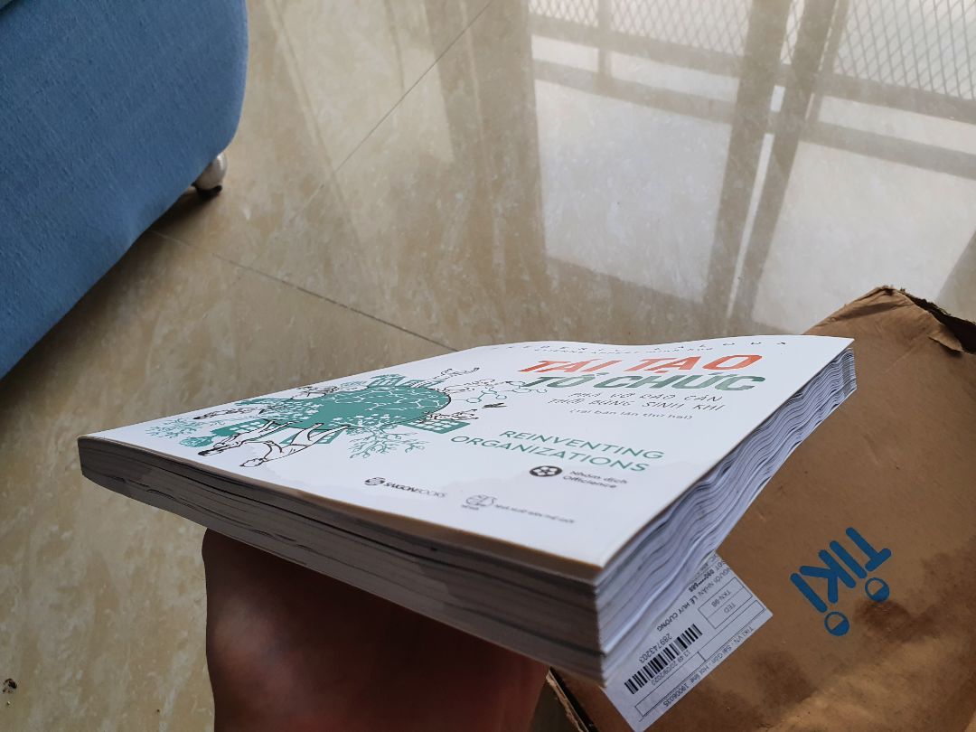 Không thể tin được Tiki giao hàng Tikinow lúc 5 giờ chiều, trời mưa tầm tã suốt từ trưa mà không có phương án nào để bảo vệ cuốn sách bị ướt. Mua 1 cuốn sách mới để tặng mà như thế này thì tặng kiểu gì???
Recommend tất cả các bạn không nên mua sách của Tiki mùa mưa!!!