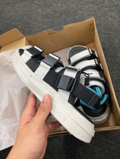 Ship nhanh, tư vấn nhiệt tình cộng shop 1 điểm . Hàng thì quá ư là oke nhé. Sandals thể thao đi khác bọt hơn loại thường, đế êm, thử chạy cũng bám chân lắm. Cho shop 5 sao Ship nhanh, tư vấn nhiệt tình cộng shop 1 điểm . Hàng thì quá ư là oke nhé. Sandals thể thao đi khác bọt hơn loại thường, đế êm, thử chạy cũng bám chân lắm. Cho shop 5 sao
