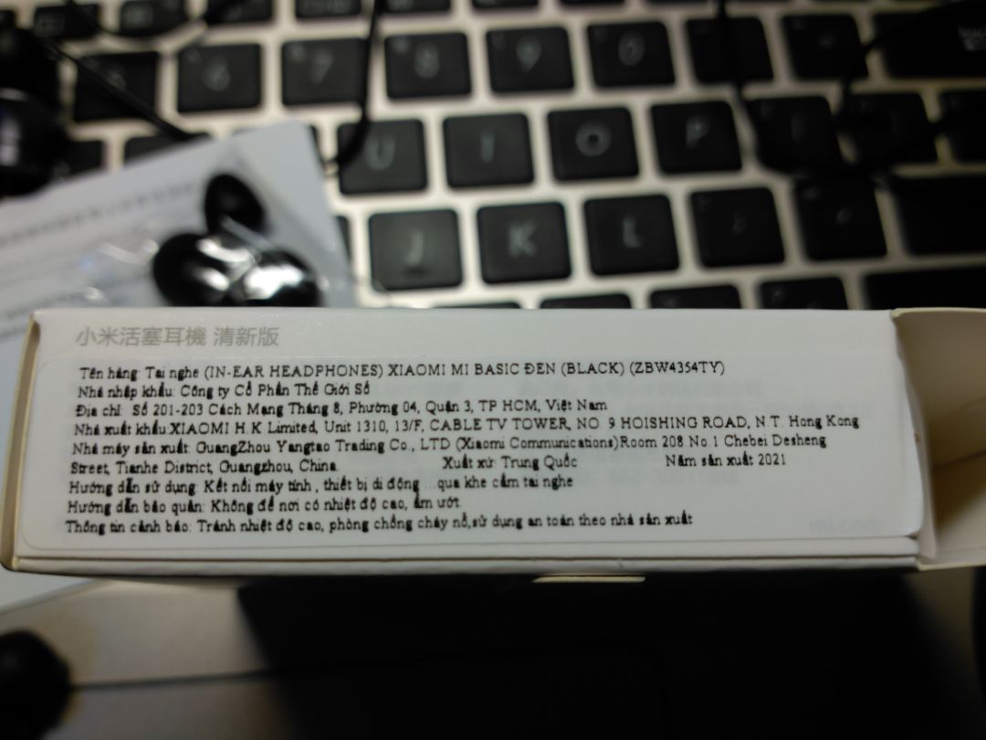 Hàng giống hình, ship hơi lâu, tiếng có vẻ k đc to, đóng gói bình thường, túi mút là túi đóng tạm, k phải túi có miếng dính, trừ việc tiếng k được to thì còn lại chắc oke.