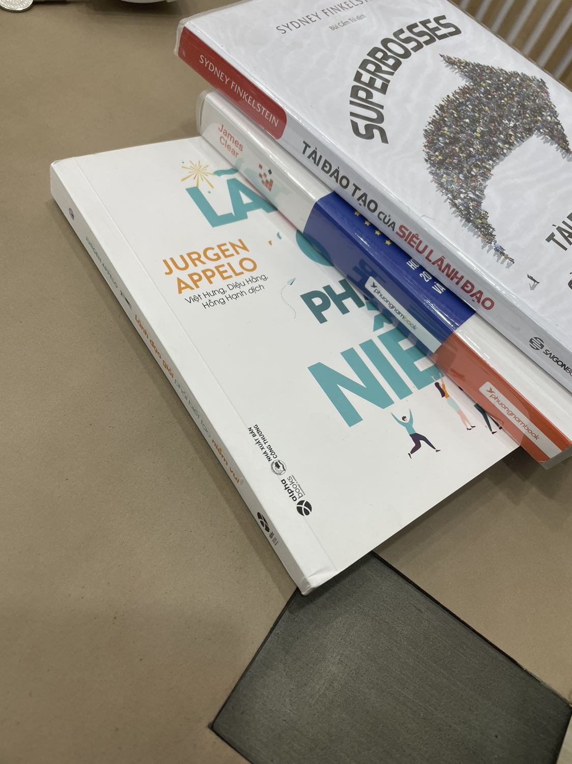 Sách nội dung ok, tiki giao bị nhăn sách, không bọc bookcare