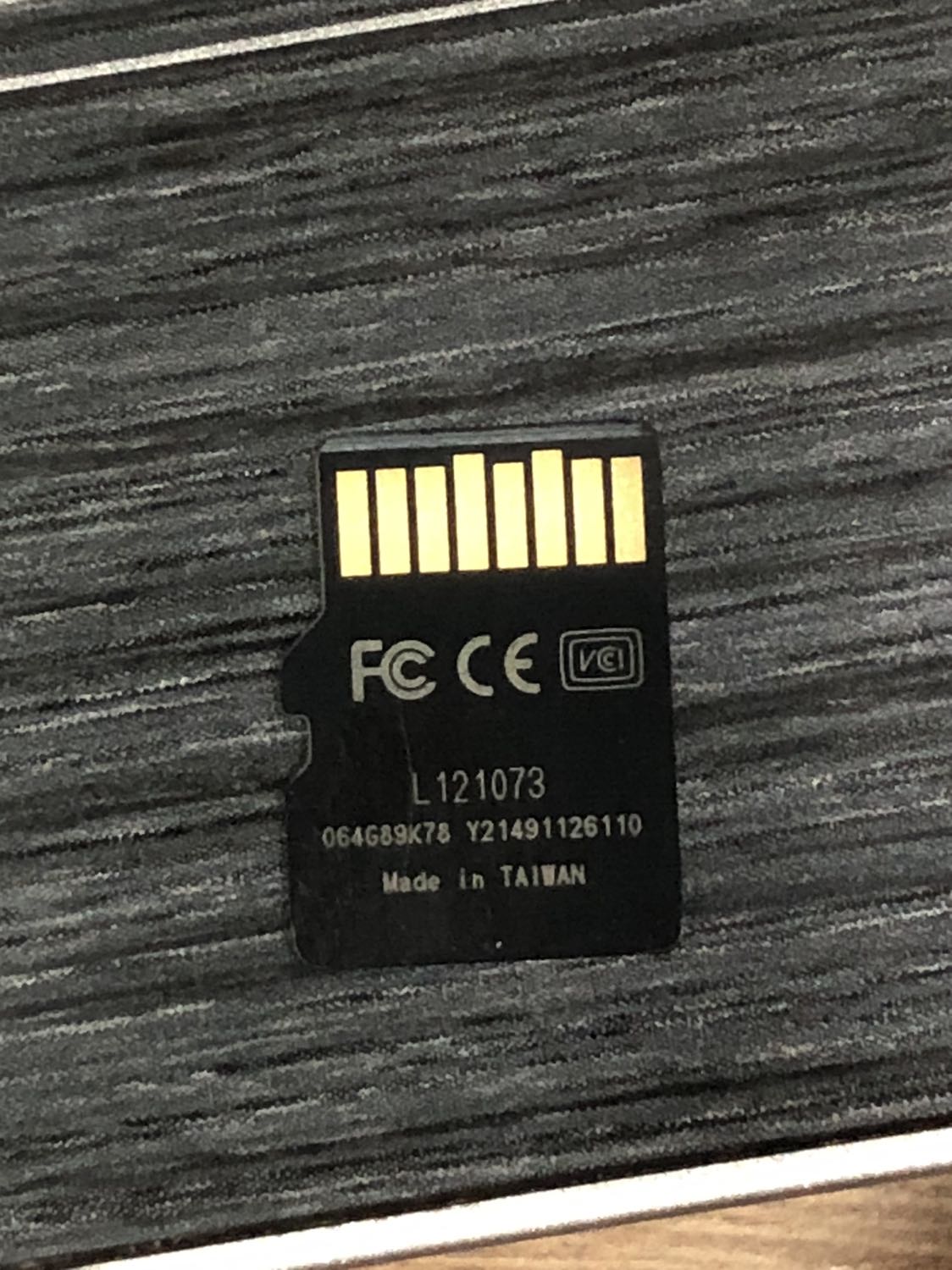 Tiki giao hàng siêu nhanh
Thẻ có tem pp chính hãng. 64G nhưng dung lượng thực tế là 59G
Nhưng mình check serial trên web mai hoàng không thấy. 
Nhờ tiki kích hoạt bảo hành hộ mình