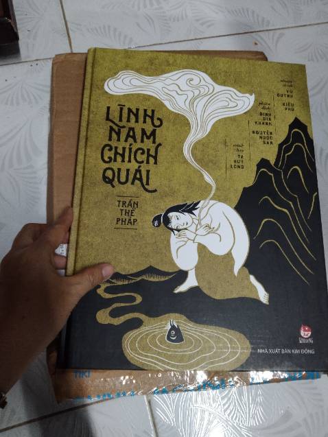 Mình mới nhận sách xong. Sách bìa cứng chắc chắn, giấy dày in hình rõ đẹp. Rất đáng tiền, nội dung thì mình chưa đọc. Khi nào đọc xong thì sẽ review tiếp.