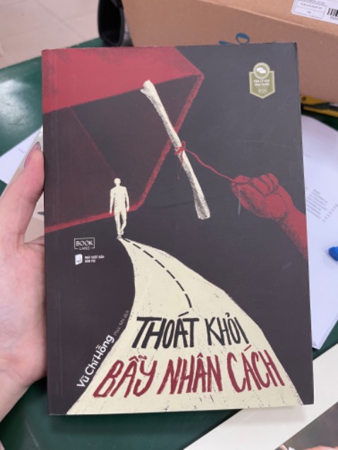 tiki gửi hàng siêu nhanh, em chưa đọc nên sẽ review nội dung sau ạ, cảm ơn tiki.