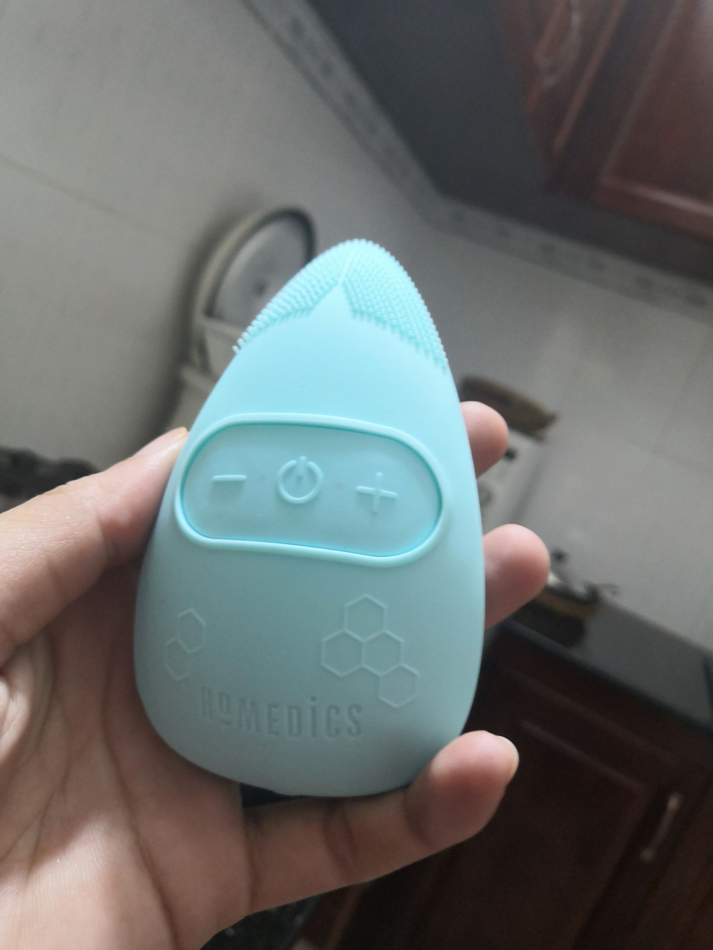 Màu không giống ảnh tiếng rung có hơi to xíu. hiệu quả làm sạch không máy ưng ý nhưng chấp nhận đc