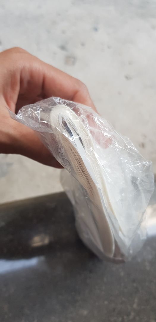 Lần trước mua giao đúng 100 tờ.
Đặt mua lại thì giao như hình, chỉ khoảng 20 tờ. Thất vọng lắm Lần trước mua giao đúng 100 tờ.
Đặt mua lại thì giao như hình, chỉ khoảng 20 tờ. Thất vọng lắm