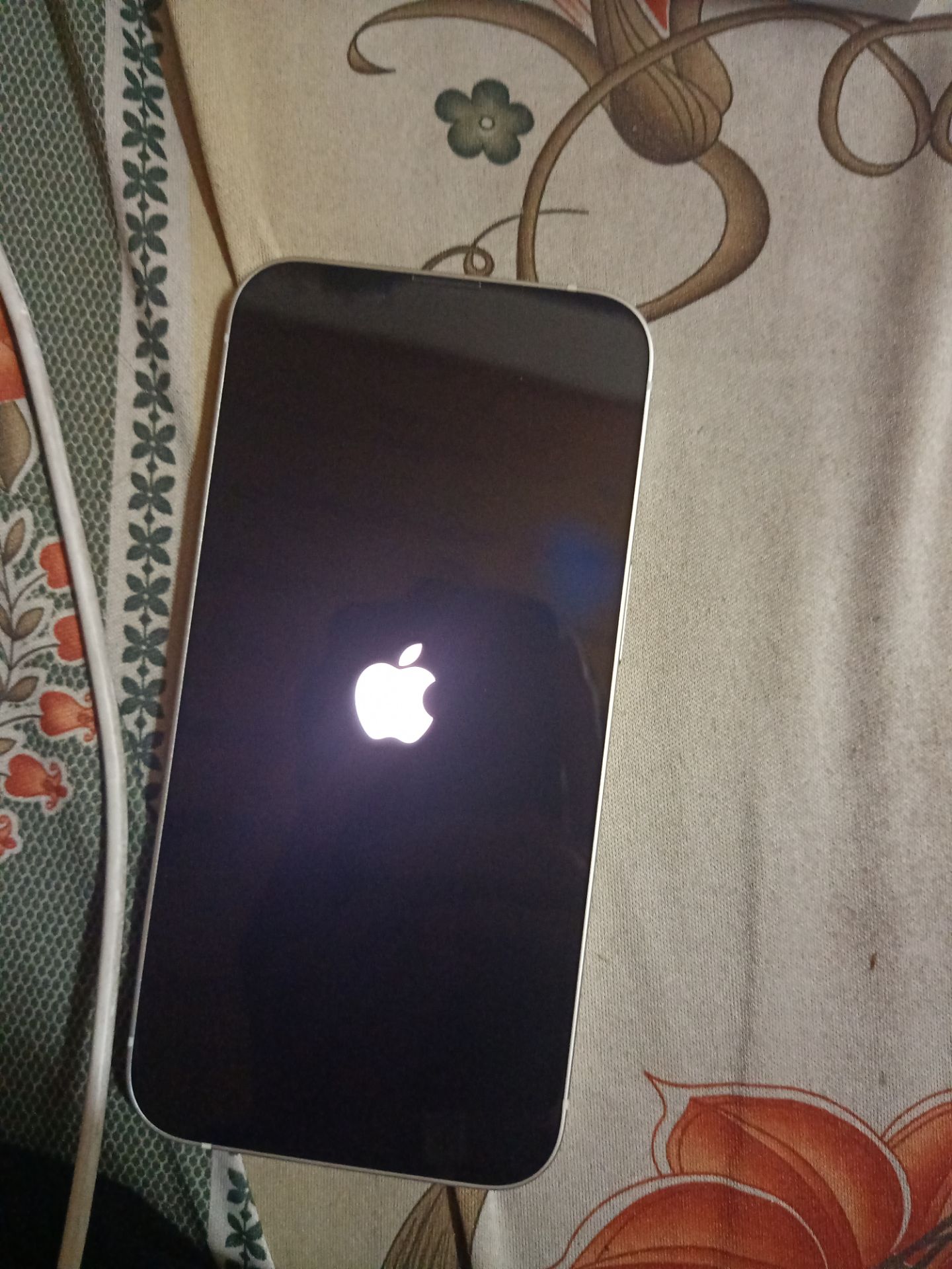 Đóng gói chắc chắn có bọc lớp giấy bìa ở ngoài và 1 lớp giấy bóng nilong ngoài hộp, sản phẩm mới đẹp giá rẻ hơn 1tr so với mua ở cells hoặc mấy chỗ khác, giao nhanh, bảo mật khi giao hàng khi gửi mã về cho khách hàng