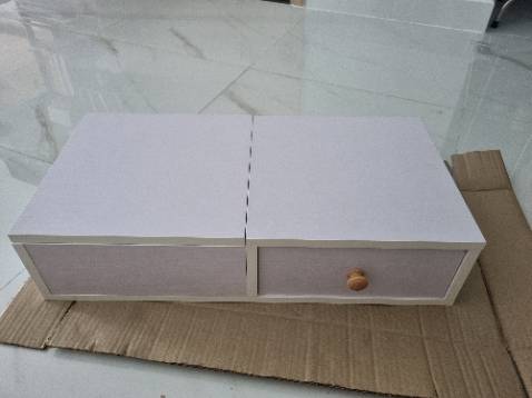 Thiết kế chắc chắn, dễ lắp ráp. Lúc nhận hàng thiếu các bát sắt để lắp chân bàn, nhưng shop hỗ trợ nhiệt tình, gửi nhanh trong tuần đã nhận được. Tốt trong tầm giá