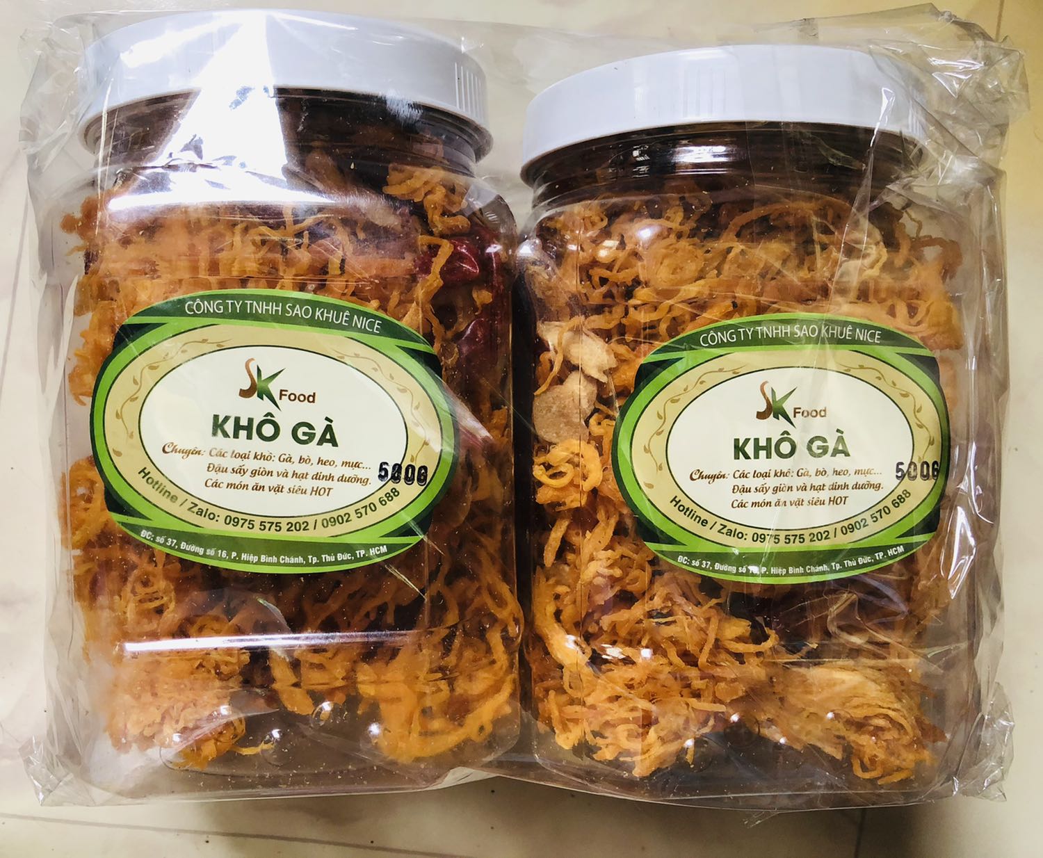 Gà vừa ăn vị ngọt ngọt, mặn mặn,  cay cay 1 chút. Thơm ngon. Nói chung ăn rất bén mùi. Hàng mới, hạn sử dụng còn xa. Đóng gói cẩn thận, nhìn bắt mắt. Sẽ mua tiếp lần sau.