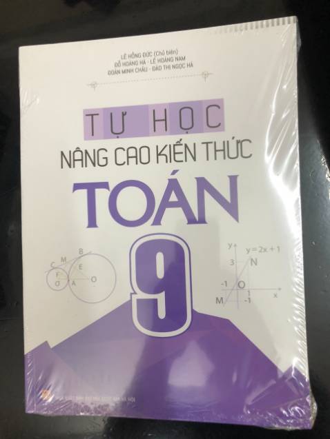 Đặt sách sáng 5h30 ngày 15-***, giá 1*** đ, giảm còn 1*** đ.
Chiều 1h30, sau 6 tiếng là đã nhận được sách. Công nhận Fahasa Sài Gòn giao sách đến chóng cả mặt mài. :D
Bộ sách của soạn giả này mình đã mua từ lớp 6 đến lớp 9 cho mấy đứa cháu học. Sách nội dung đầy đủ, dễ hiểu!!!