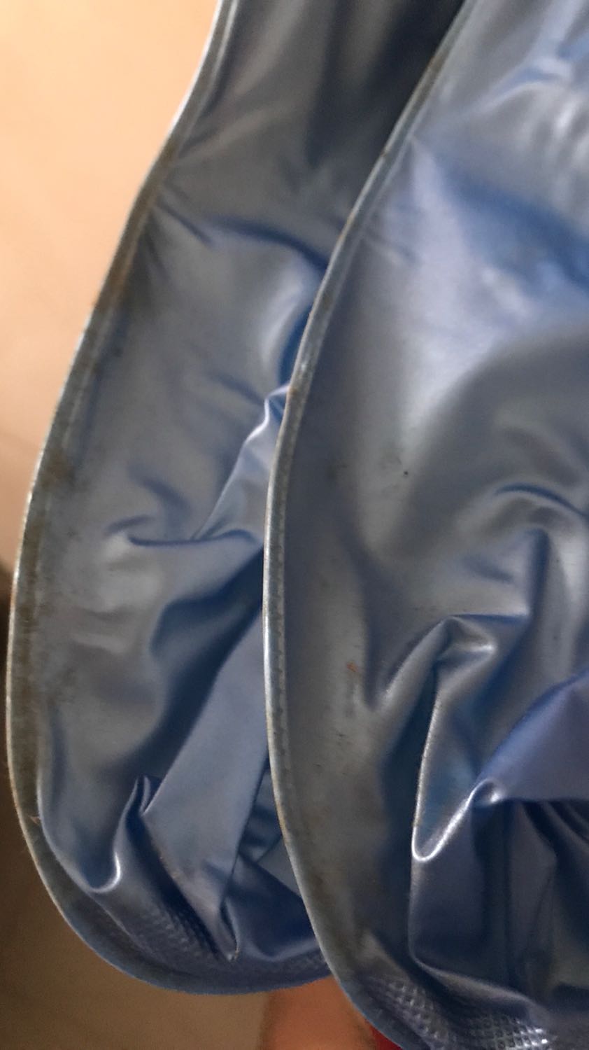 Giày rất bẩn và cũ