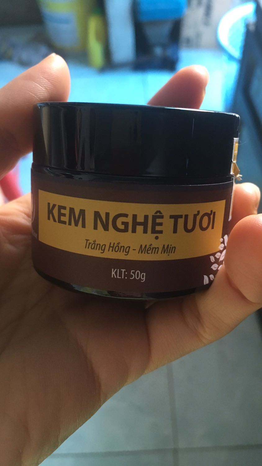 Đóng gói cẩn thận, giao hàng nhanh. Về chata lượng thì kem nhanh thấm, mùi thơm nhẹ. Sử dụng được cho mẹ bầu và cho con bú nên mình hoàn toàn yên tâm sử dụng. Vì mới sử dụng 1ngay nên không biết có hiệu quả ko, Nếu có hiệu quả mình vẫn tiếp tục ủng hộ