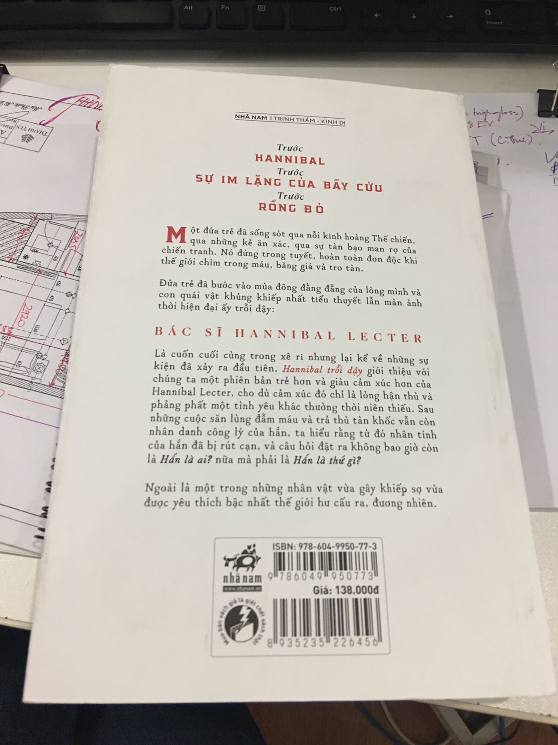 Lần đầu tiên cầm cuốn sách mua của tiki mà bực mình đến vậy, sao có thể giao 1 quyển sách mà k thể dùng từ gì để diễn tả như vậy, tiki thì giao hàng nhanh rồi nhưng nhanh k đồng nghĩa vs chất lượng