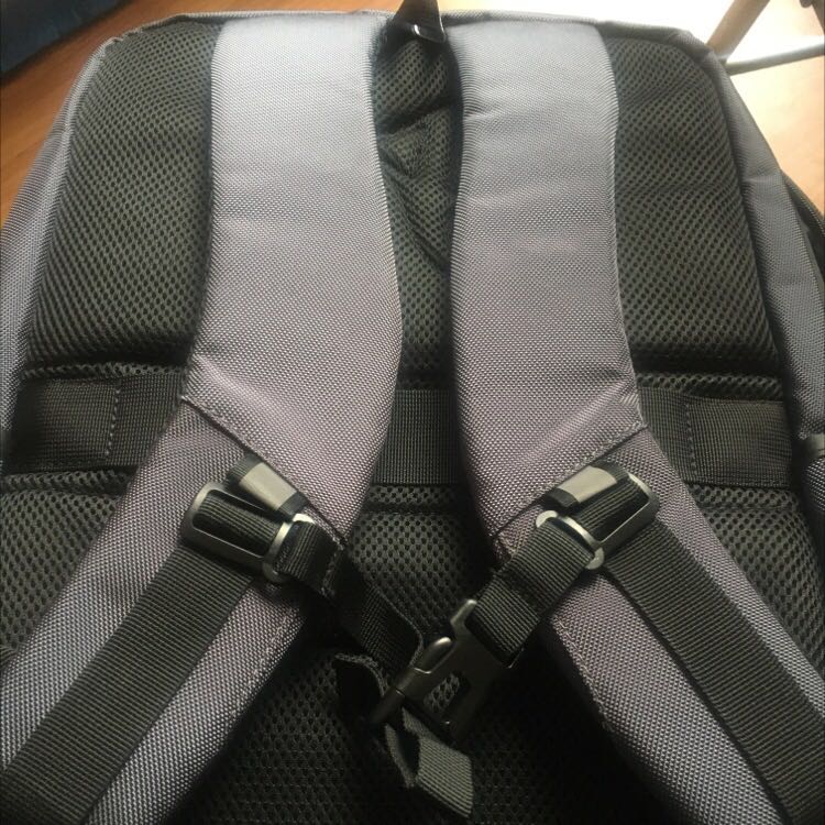 Balo đẹp như hình. Sau 24h đã nhận được hàng. Chất liệu dày dặn, để laptop rộng rãi luôn. Mình đắn đo rất nhiều trước khi mua nhưng nhận đc sản phẩm thì cực kì ưng cái bụng. Balo đẹp như hình. Sau 24h đã nhận được hàng. Chất liệu dày dặn, để laptop rộng rãi luôn. Mình đắn đo rất nhiều trước khi mua nhưng nhận đc sản phẩm thì cực kì ưng cái bụng.