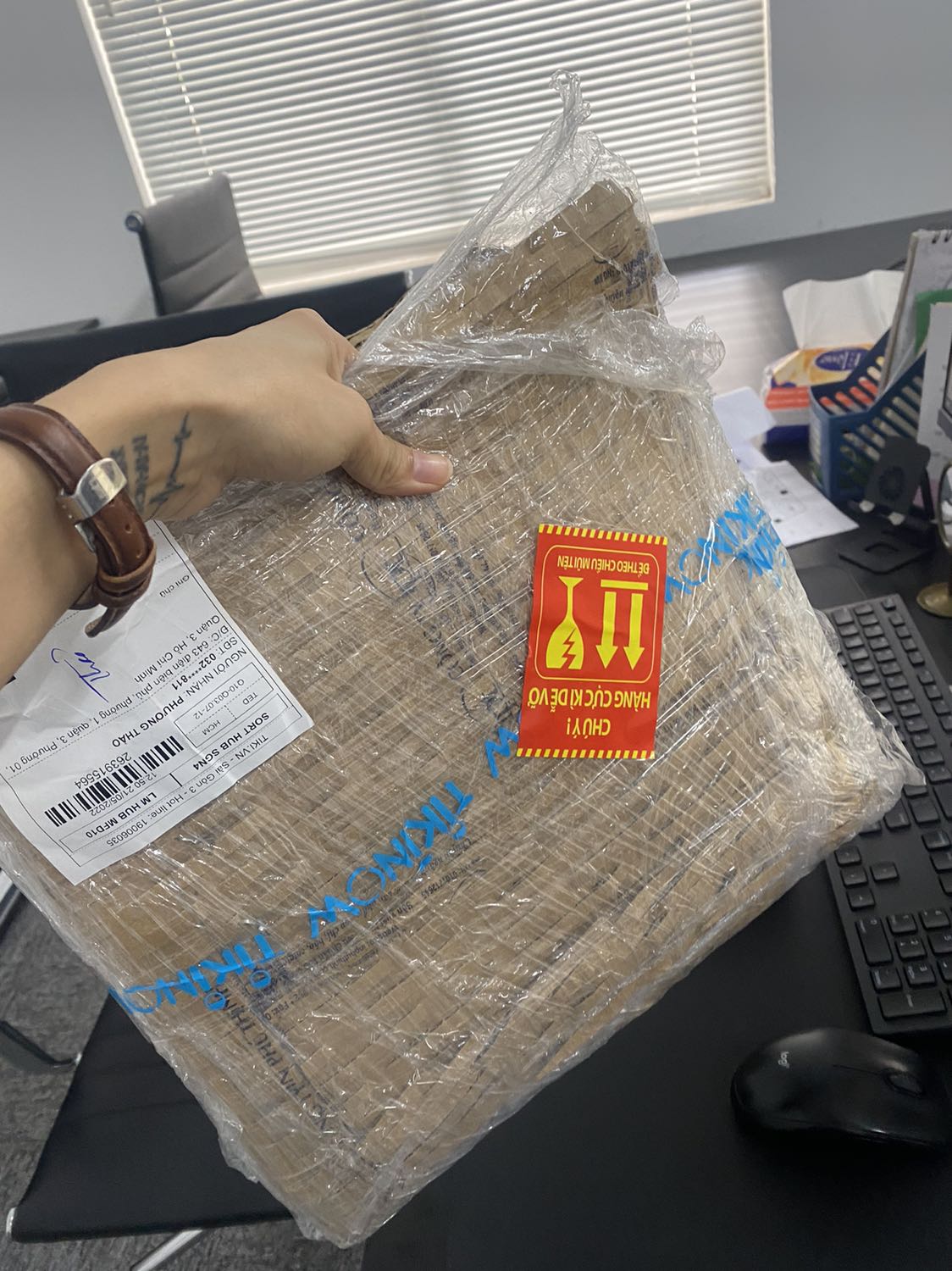 Đóng gói kĩ. Cẩn thận,  Giao nhanh, ốp chất lượng