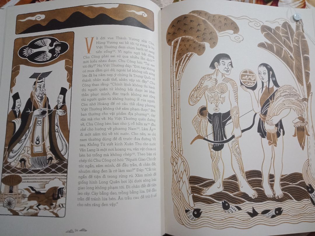 Sách to, đẹp. Tất cả các câu truyện mình đều đã đọc qua, nhưng trình bày thêm tranh minh họa làm cho các câu truyện cũ mang một màu sắc mới, thu hút người đọc. Điểm trừ mình không thích là họa sĩ vẽ tranh minh họa " dìm hàng" trang phục Việt Nam quá, đàn ông toàn cởi trần đóng khố ( kể cả nhà vua) trong khi người Tàu mặc quần áo y như phim tam quốc, mặc dù VN nghề dệt vải phát triển từ rất sớm
