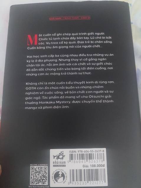 Tác phẩm bao gồm 6 truyện ngắn lột tả một xã hội, một lối sống vô cảm với những cá nhân dị thường đa nhân cách pha trộn giữa nhân tính và phi nhân tính . Nội dung viết chủ yếu về những nhân vật vị thành niên nhưng cũng hạn chế người đọc dưới 18 tuổi rõ ràng là nghịch lý mà tác giả đặt ra nhưng điều này là hợp lẽ  cho một tác phẩm hàm chứa quá nhiều yếu tố rùng rợn kinh dị.