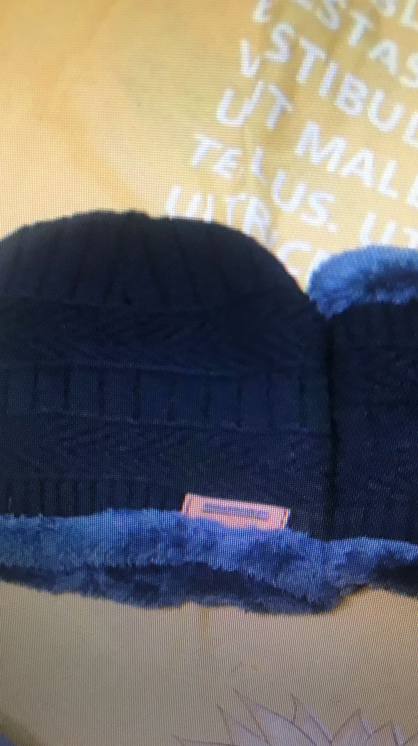 Khăn dày bền len k bị xù sau khi bỏ vô máy giặt 🤣 so với các Shop khác thì thấy giá ổn mũ đẹp ấm 
Shop đóng gói mũ cẩn thận