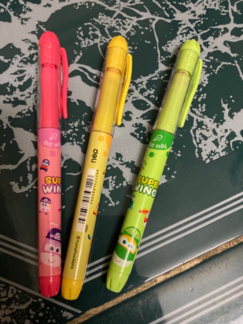 Ống mực chỉ bơm được xíu. Viết êm. Đóng gói quấn chung với lốc giấy A4 không được cẩn thận.