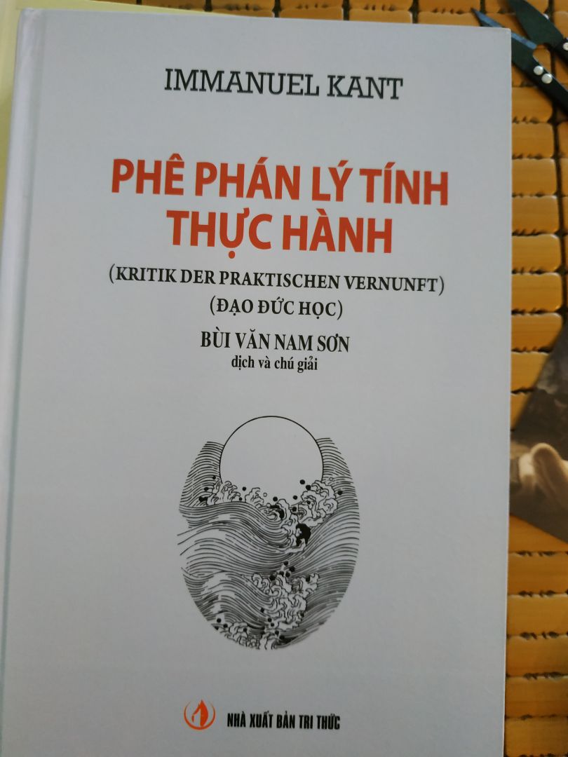 Đây là cuốn thứ 2 trong bộ phê phán lý tính của Kant là 1 sự tiếp bước cho câu hỏi " Tôi phải làm gì". Với PPLTTH, Kant sẽ cho chúng ta thấy đâu là một nền đạo đức đích thực hay nói theo kiểu của ông là nền "đạo đức thuần túy" với những quy luật tiên thiên xuất phát từ tự do và quy định sự tự do ý chí. Đây là cuốn thứ 2 trong bộ phê phán lý tính của Kant là 1 sự tiếp bước cho câu hỏi " Tôi phải làm gì". Với PPLTTH, Kant sẽ cho chúng ta thấy đâu là một nền đạo đức đích thực hay nói theo kiểu của ông là nền "đạo đức thuần túy" với những quy luật tiên thiên xuất phát từ tự do và quy định sự tự do ý chí.