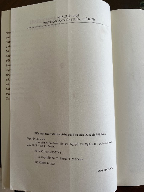 Giao sách đã qua sử dụng, sách bi dính dơ và nhăn có nếp