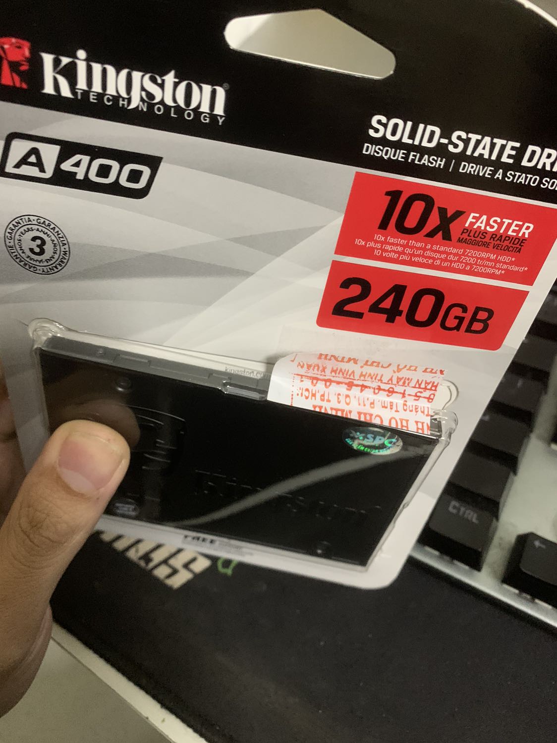 Bỏ tiền ra mua hàng mới mà nhận về hàng như này. Vỏ bị rạch nham nhở, seal che chân tiếp xúc thì bị lột ra. Cho hỏi đây là hàng shop đã bỏ ra dùng xong mới bán lại cho khách hay như nào? Trading mà k cải thiện còn làm ăn như này mất hết khách. Thân ái! Bỏ tiền ra mua hàng mới mà nhận về hàng như này. Vỏ bị rạch nham nhở, seal che chân tiếp xúc thì bị lột ra. Cho hỏi đây là hàng shop đã bỏ ra dùng xong mới bán lại cho khách hay như nào? Trading mà k cải thiện còn làm ăn như này mất hết khách. Thân ái!