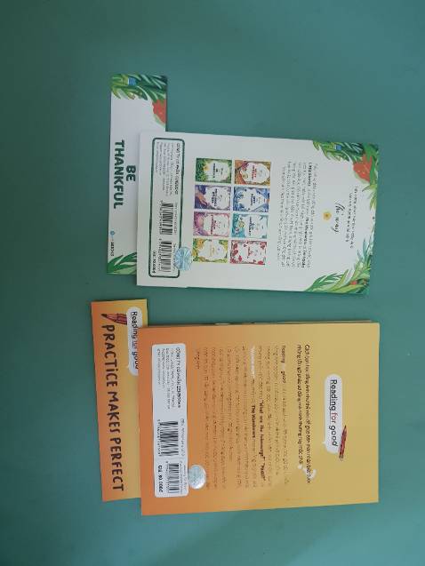 Sách bìa đẹp, giấy màu tốt, tuy nhiên nếu muốn học song ngữ Anh-Việt qua cuốn sách này nhất là những ai mới vỡ lòng hoặc cơ bản thì rất khó học được, nếu tập đọc thì ok chứ từ vựng Tiếng Việt khá phức tạp và xưa cũ (kiểu dùng trong thời đại xưa) còn từ Tiếng Anh thì ko phải là những từ thường sử dụng phổ biến, nói chung tập đọc cho quen mặt chữ và phát âm thì ok. Giao nhanh gói kỹ, shipper nhiệt tình vui vẻ thân thiện, thanks all
