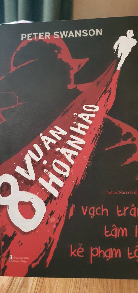 Sách dù không có bọc màng nhưng vẫn mới, không gặp vấn đề gì.
Sách khổ to, khá dày.
Có bookmark tặng kèm.
Giao hàng nhanh (mình ở HN).