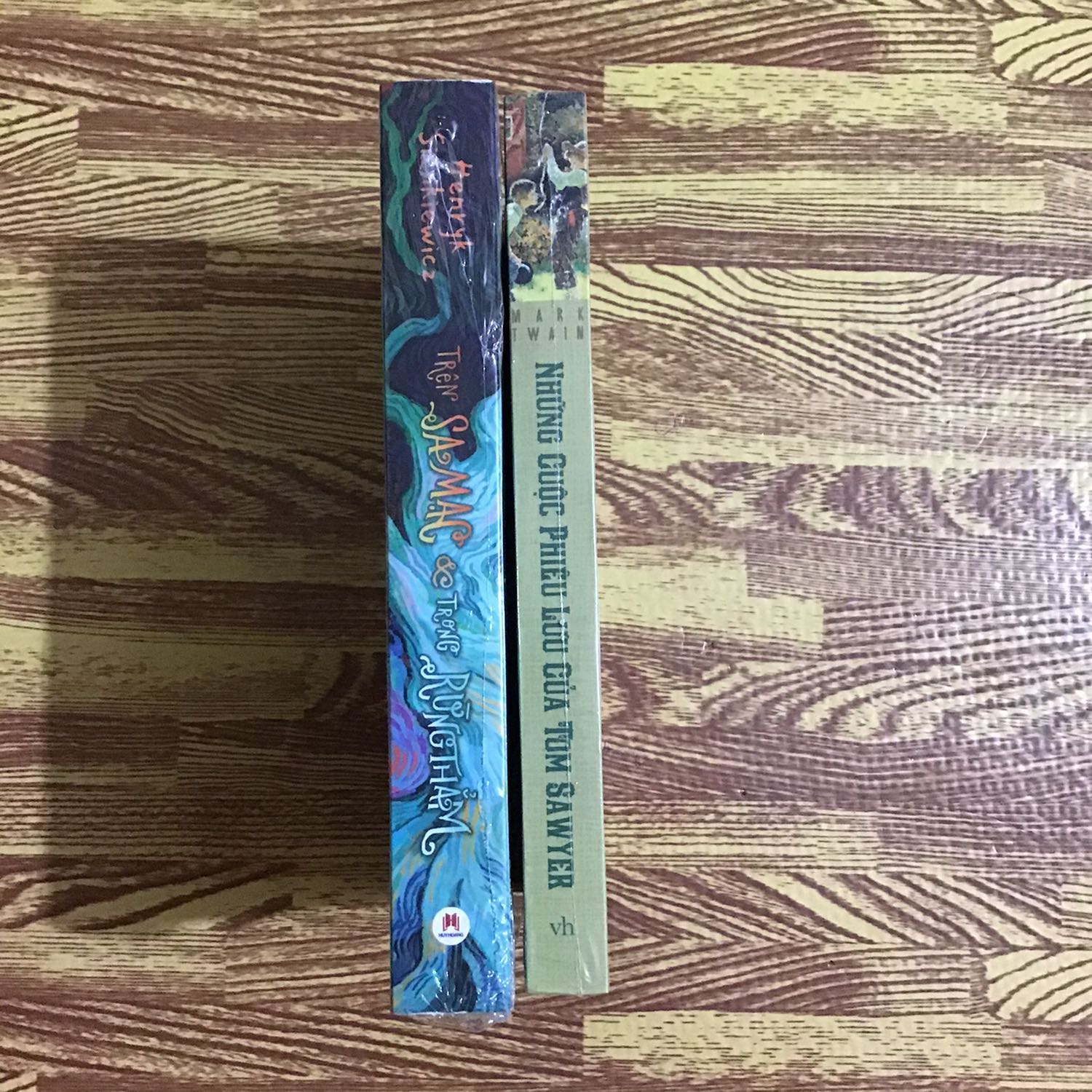 Sách mới,nguyên seal,giá sale mọi người ơi,mua 2 cuốn bằng mua 1 cuốn. Hết 102k thôi. Bọc cẩn thận,giao nhanh