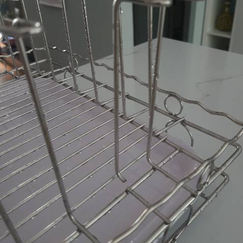 Sản phẩm cũng được. Shop trước khi giao hàng ko kiểm tra hàng, múi hàn bị đứt ra. Chân của khay thì ko cân.