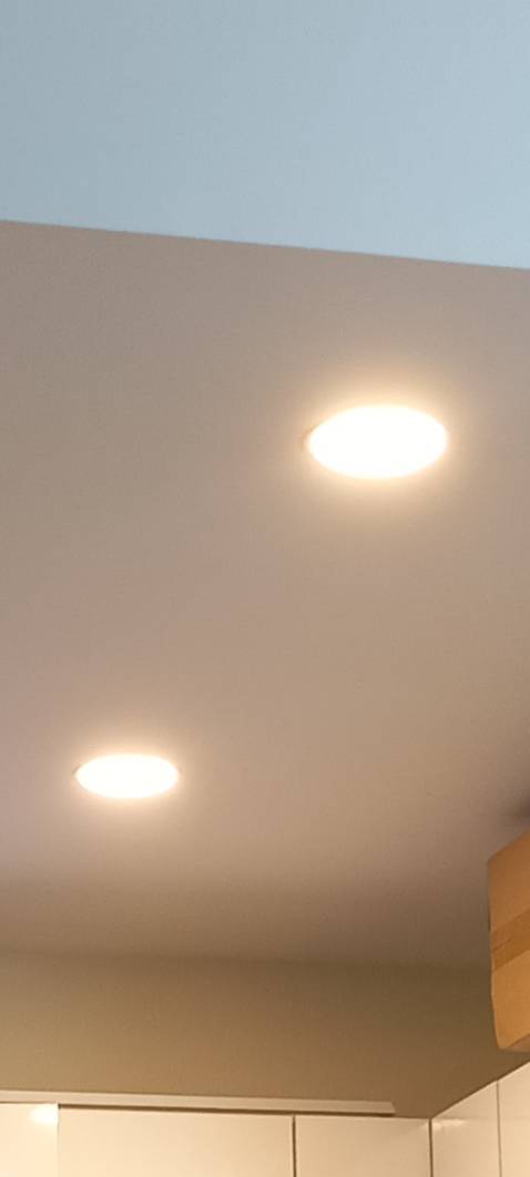 Dễ lắp ráp, ánh sáng vàng, dịu, tốt cho mắt, cấu trúc đèn cứng cáp. Cần thời gian để kiểm chứng độ bền sản phẩm