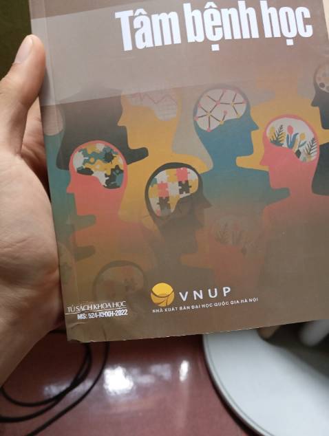 Sách oke. Nhưng có thể do vận chuyển nên em nó không còn được nguyên vẹn...