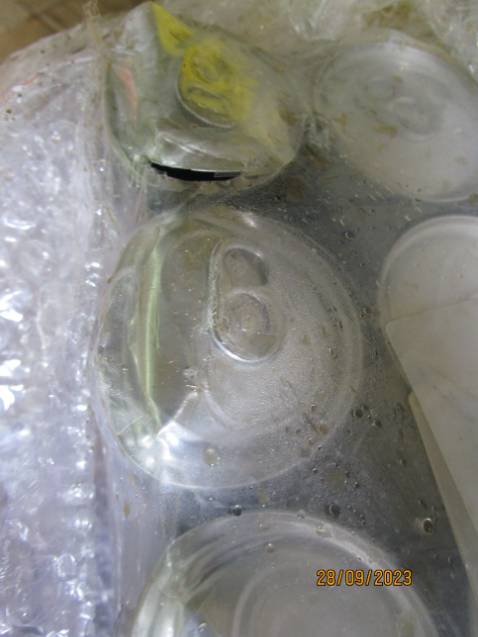 Đây là sản phẩm mình vừa nhận được , cũng chẳng biết nói thế nào , đổi đi đổi lại thì mất thời gian . Đăng hình ảnh lên đây để cho Tiki biết mà cải thiện khâu đóng sản phẩm và vận chuyển. Lỗi cũng chẳng tại ai , thôi thì thông cảm cho nhau là tốt hơn cả..