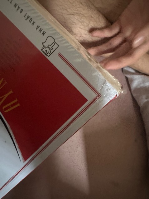 sách hư ở góc nhìn be bét luôn á :(